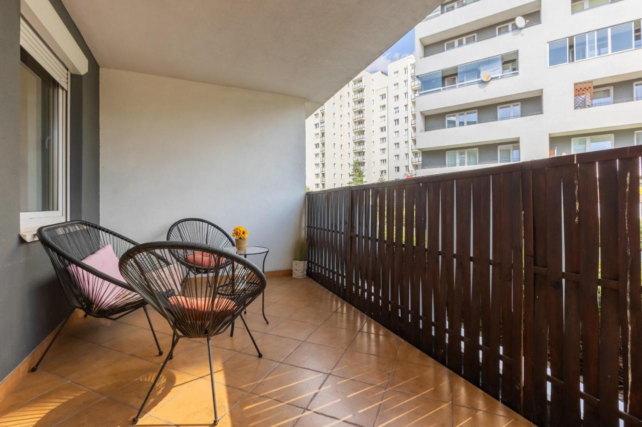 Metro Targowek Spacious Apartment With Parking By Noclegi Renters Warschau Buitenkant foto