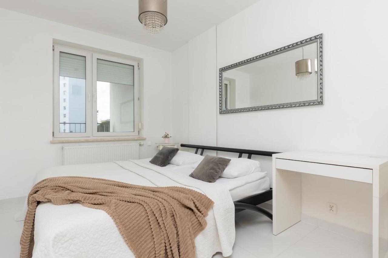 Metro Targowek Spacious Apartment With Parking By Noclegi Renters Warschau Buitenkant foto