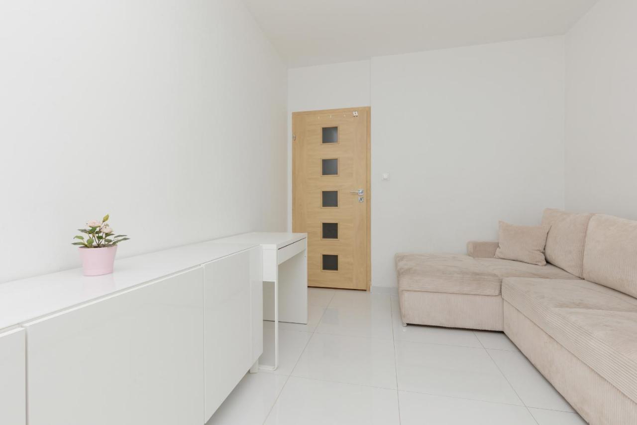 Metro Targowek Spacious Apartment With Parking By Noclegi Renters Warschau Buitenkant foto