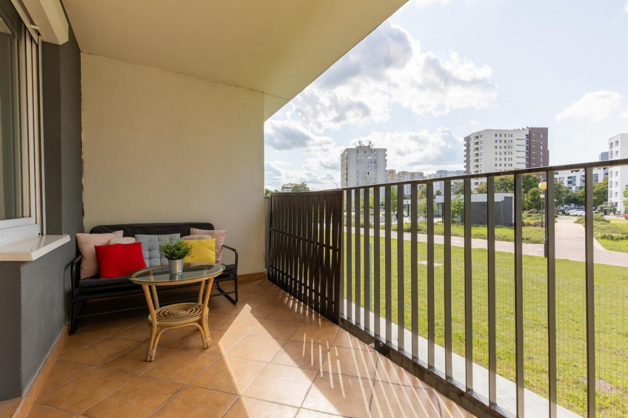 Metro Targowek Spacious Apartment With Parking By Noclegi Renters Warschau Buitenkant foto