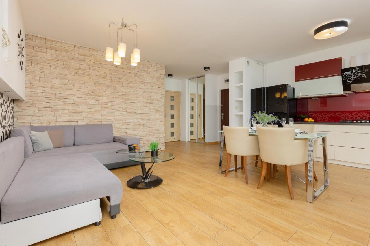 Metro Targowek Spacious Apartment With Parking By Noclegi Renters Warschau Buitenkant foto