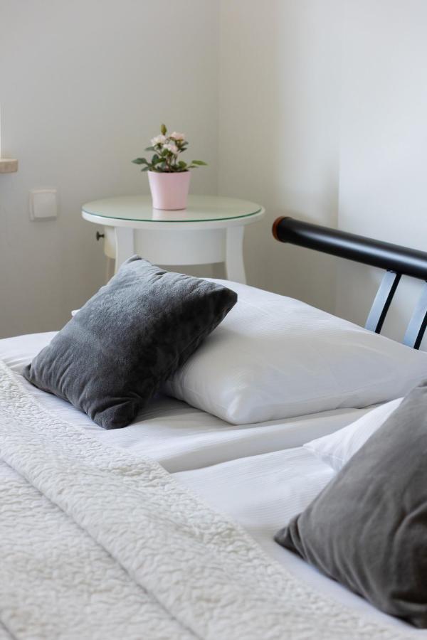 Metro Targowek Spacious Apartment With Parking By Noclegi Renters Warschau Buitenkant foto