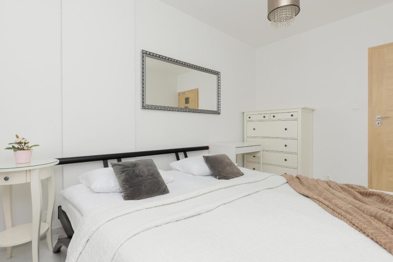 Metro Targowek Spacious Apartment With Parking By Noclegi Renters Warschau Buitenkant foto